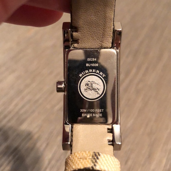 Authentic Burberry Check Band Women’s Watch - Picture 7 of 14